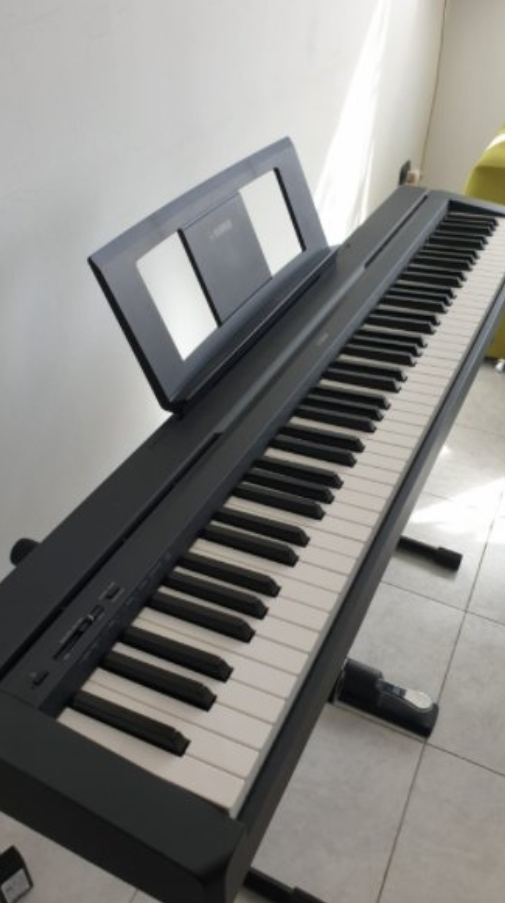 YAMAHA P-45B Digital Piano - Light and Portable Piano for Hobbyists and Beginners, in Black
